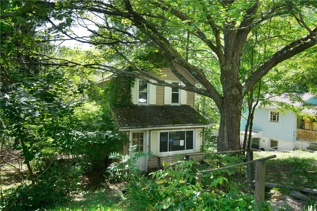 502 Main St, Lyndora, PA 16045