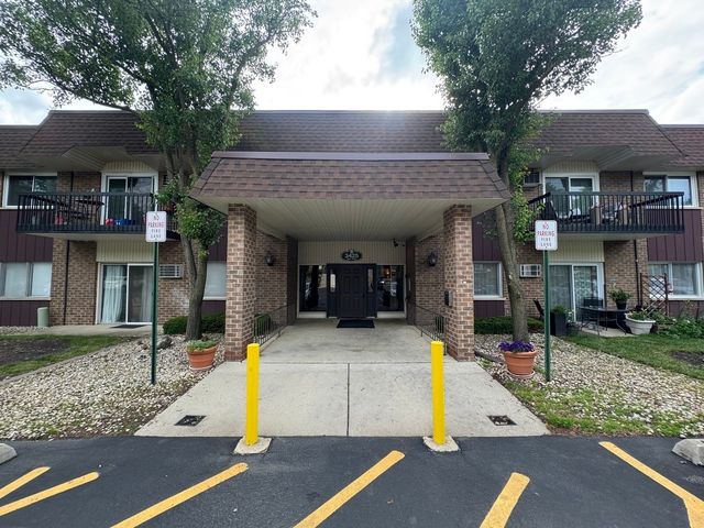 3425 83rd St #D13, Woodridge, IL 60517