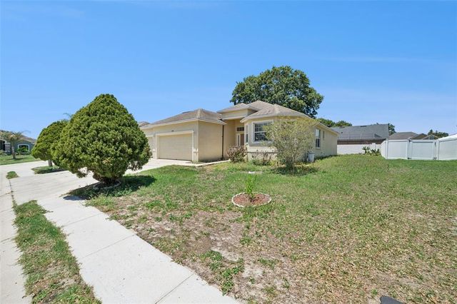 7055 Heatherbrook Dr, Lakeland, FL 33809