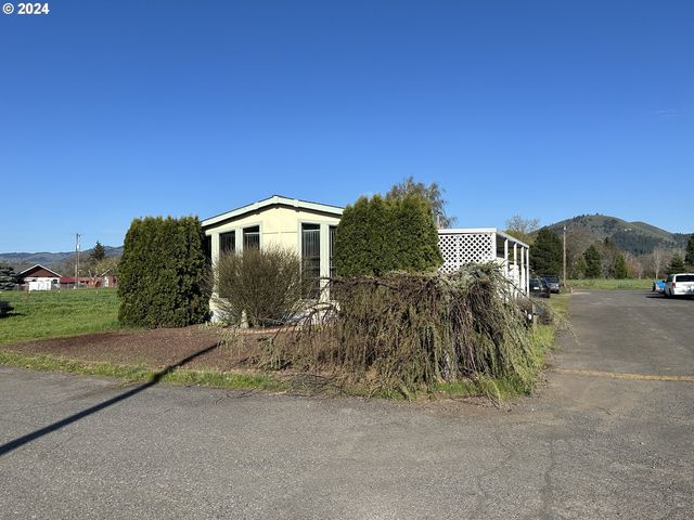 1267 Tucker Rd #22, Hood River, OR 97031