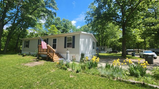 2371 Maple Ln, Dorr, MI 49323