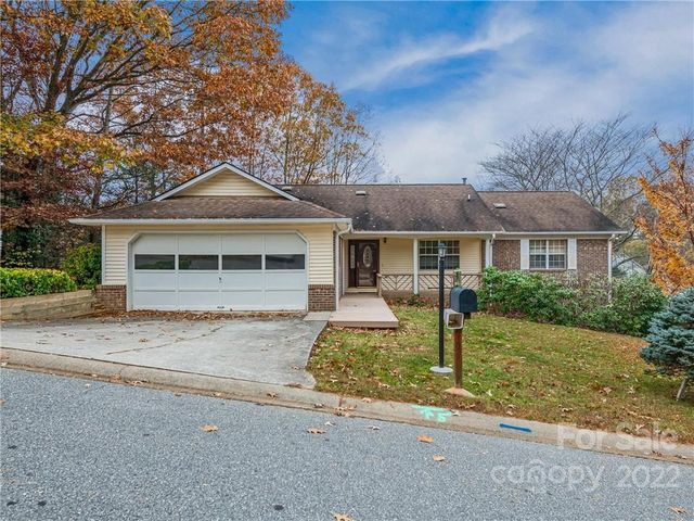 1 Clubhouse Ct, Asheville, NC 28803