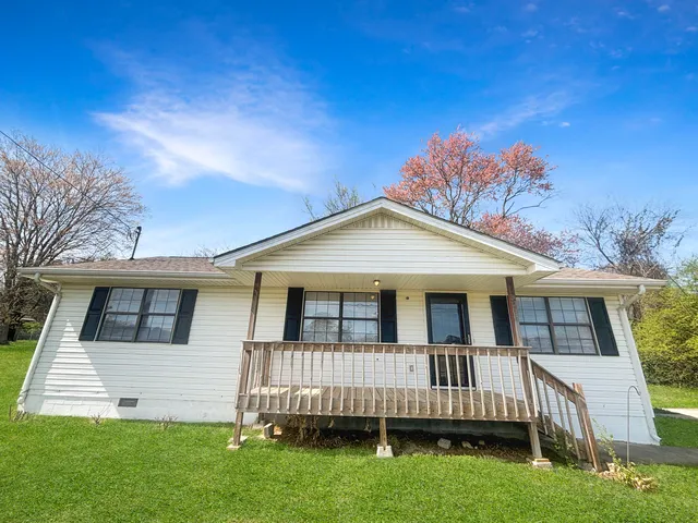 320 Old Riceville Rd, Athens, TN 37303