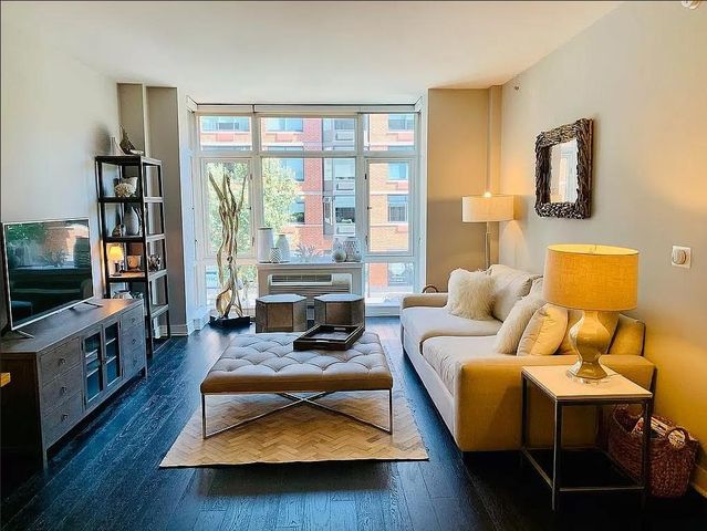 1450 Washington St #211, Hoboken, NJ 07030