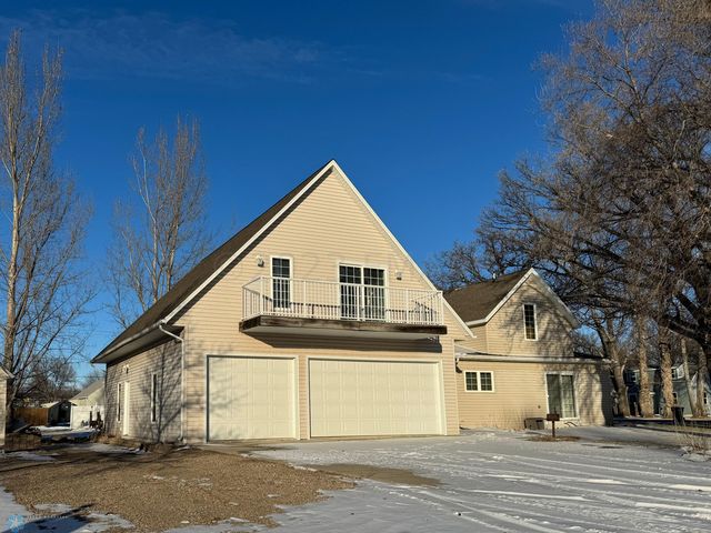 140 3rd Ave S, Kindred, ND 58051