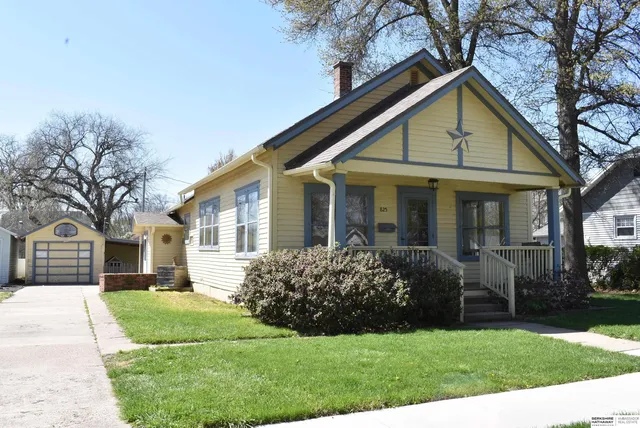 825 W  9th St, Fremont, NE 68025