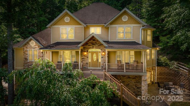 81 Smokemont Dr, Arden, NC 28704