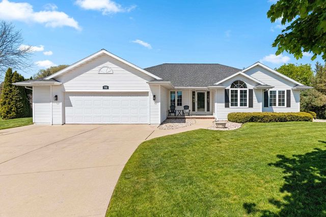 715 Hickory Valley Ct, De Pere, WI 54115