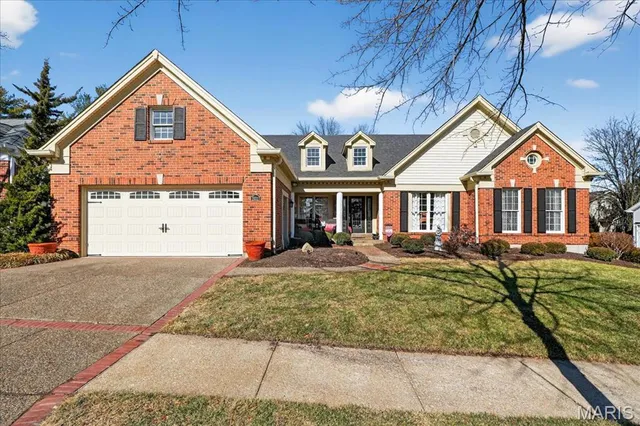 15317 Oaktree Estates Dr, Chesterfield, MO 63017