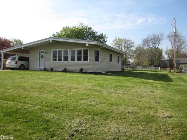 917 Pine St, Mediapolis, IA 52637