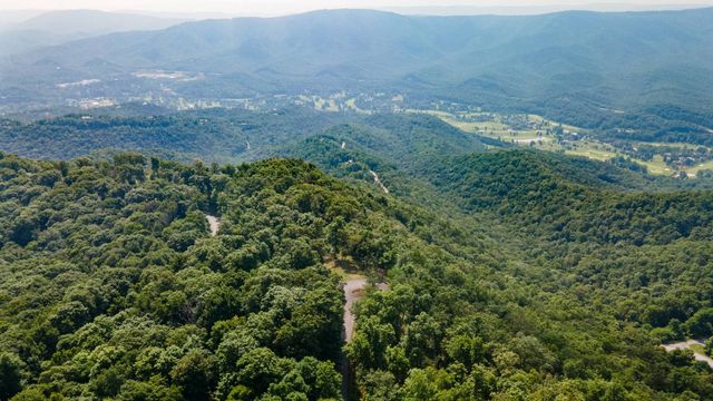 284 Hayes Rdg, White Sulphur Springs, WV 24986