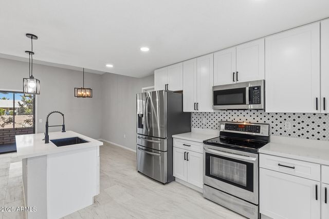 16817 N MEADOW PARK Drive, Sun City, AZ 85351