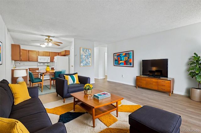3184 S Heather Gardens Way Bldg 212 #207, Aurora, CO 80014