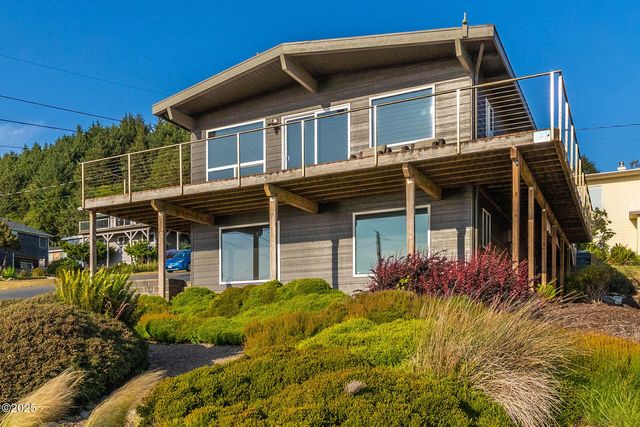 1918 NE 66th St, Lincoln City, OR 97367