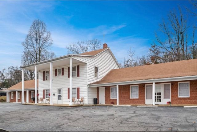 671 E  Court St #12, Marion, NC 28752