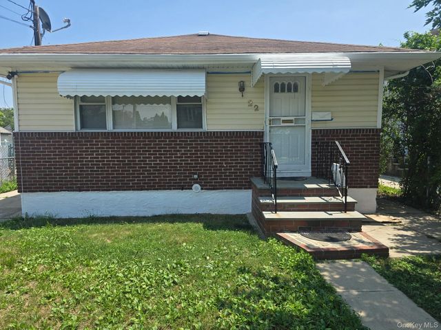 22 Mason Street, Hempstead, NY 11550