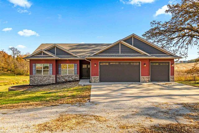2357 Oak Lane Ct SW, Iowa City, IA 52240