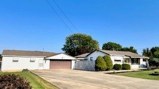 106 Pine St, Westville, IL 61883
