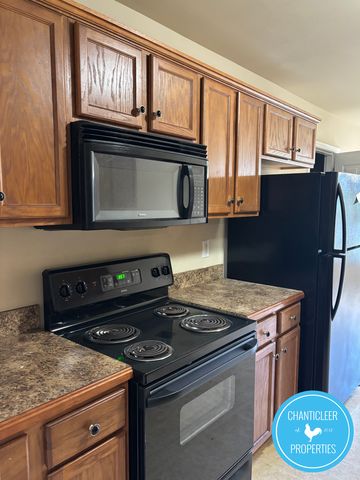 3601 Sherbourne Ln, Greensboro, NC 27455