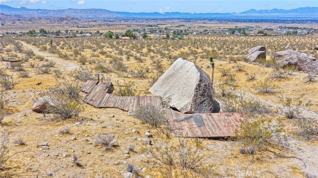 1 Susie Ln, Apple Valley, CA 92307