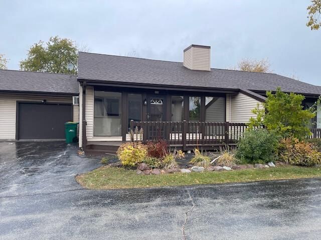 208 East Drexel AVENUE, Oak Creek, WI 53154