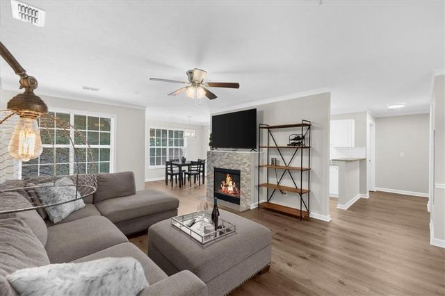 123 Streamside Dr, Roswell, GA 30076