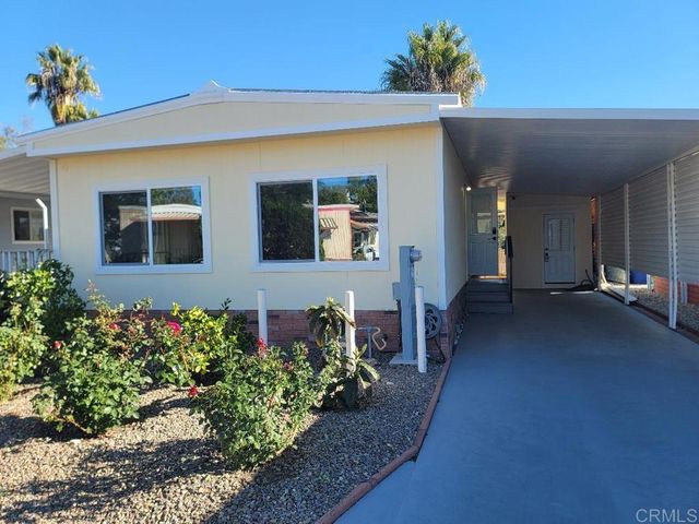 245 W  Bobier Dr #90, Vista, CA 92083
