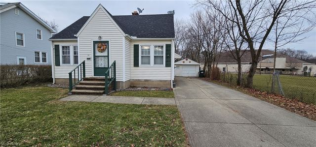 30 Paul St, Bedford, OH 44146