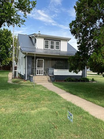405 Eakin St, Jetmore, KS 67854
