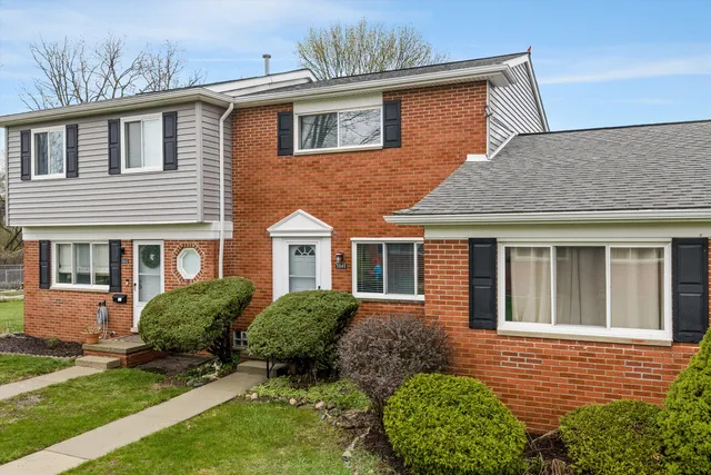 3045 Elstead St, Auburn Hills, MI 48326
