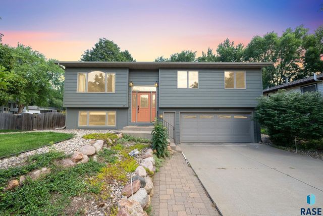 5008 W  49th St, Sioux Falls, SD 57106