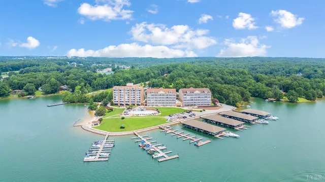 1245 Graves Harbor Trl #212, Huddleston, VA 24104