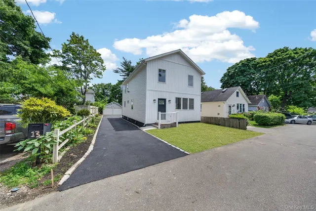 15 Grand Place, Huntington Station, NY 11746