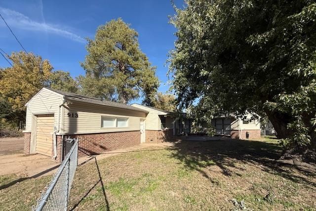 913 Starks Dr, Larned, KS 67550