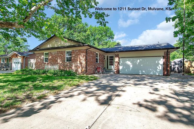 1211 Sunset Dr, Mulvane, KS 67110