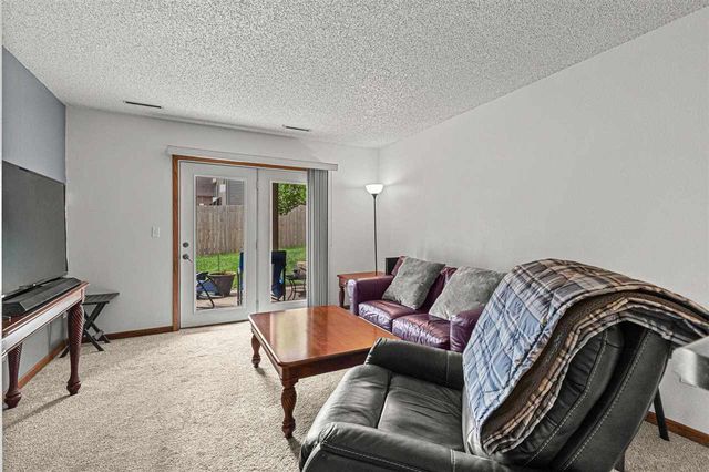 429 6th Ave #A, Coralville, IA 52241