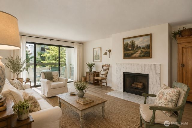 5839 NE Park Point Drive #G-204, Seattle, WA 98115