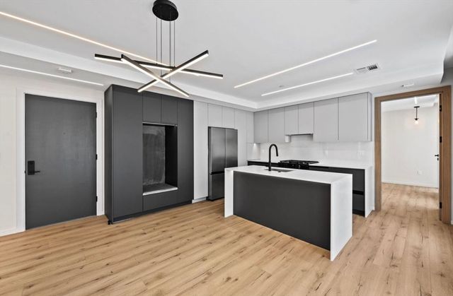 1854 Dorchester Ave #303, Dorchester Center, MA 02124