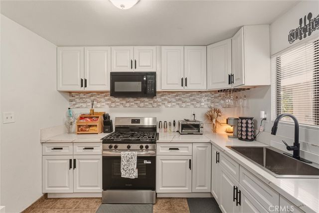 1223 W  68th St, Los Angeles, CA 90044