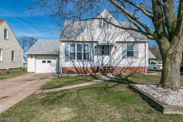 30061 Frank Dr, Wickliffe, OH 44092