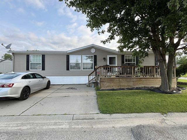 6041 Delaware Dr, Burtchville, MI 48059