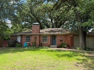 1906 E  Beverly Dr, Corsicana, TX 75110