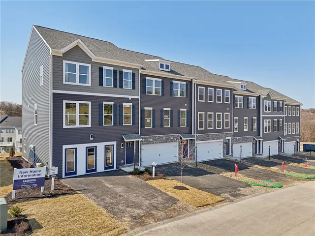 303 Cherry Tree Dr, Butler, PA 16001