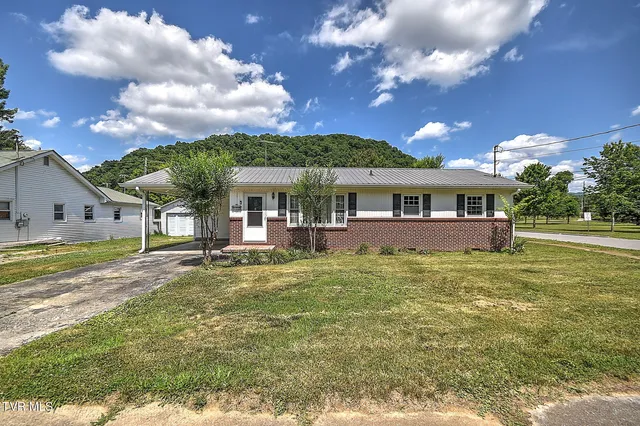 412 S  Main St, Elizabethton, TN 37643
