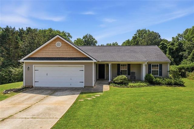1212 Clearwater Dr, Winder, GA 30680