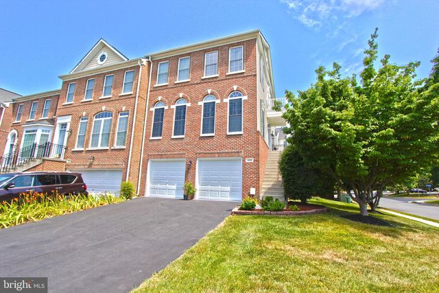 4083 Walnut Cove Cir, Fairfax, VA 22033