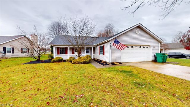 513 Oak Hollow Dr, Madison, OH 44057