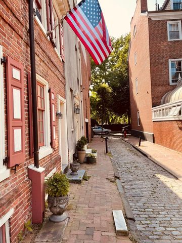 242 Stamper St, Philadelphia, PA 19147