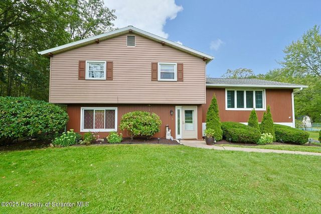 17 Frontier Rd, Bear Creek Township, PA 18702
