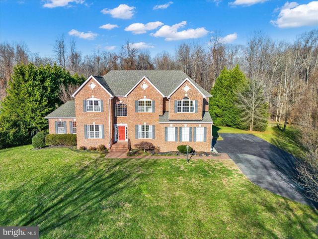 121 Lorins Dr, Huntingtown, MD 20639